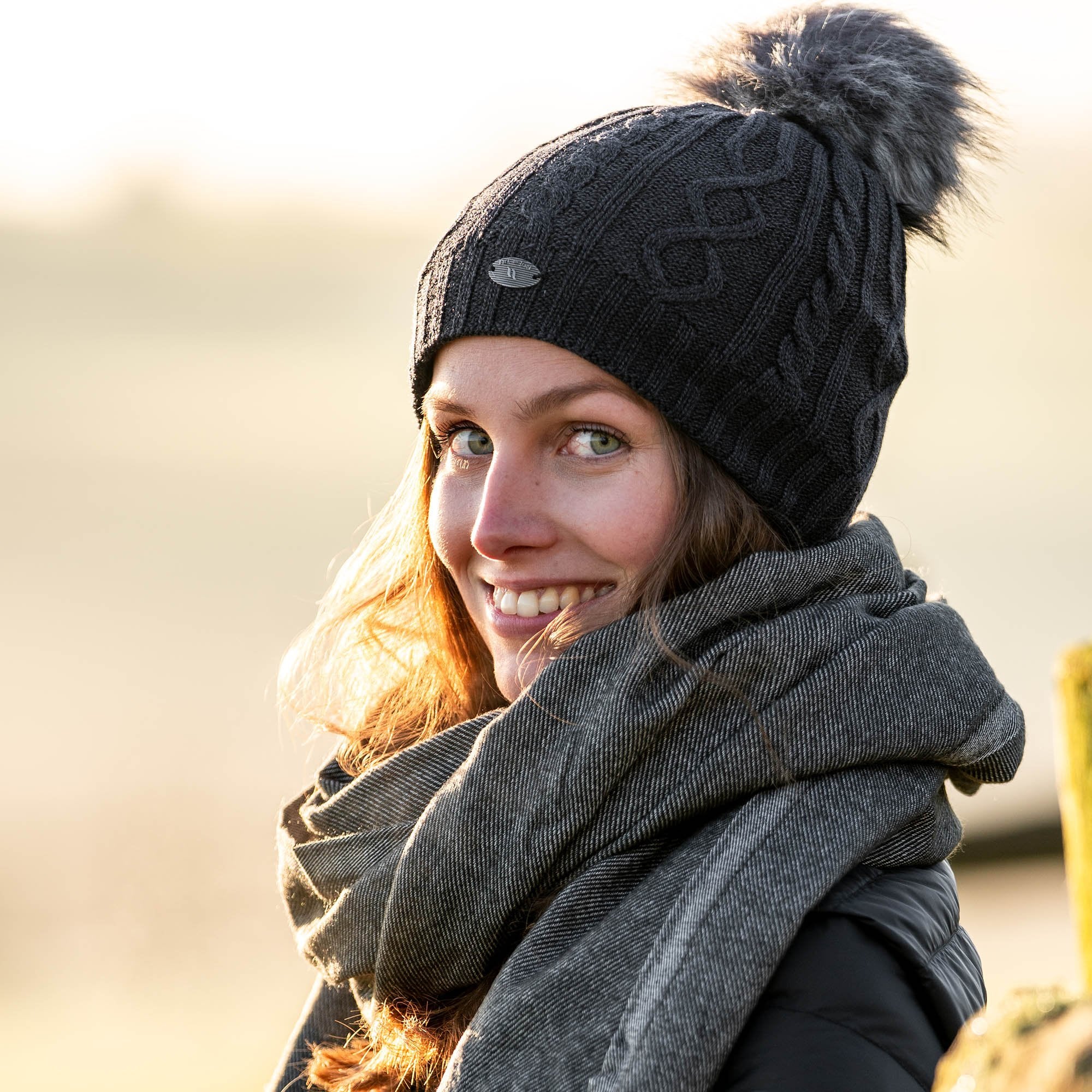 Rose Hat - Back on Track Danmark