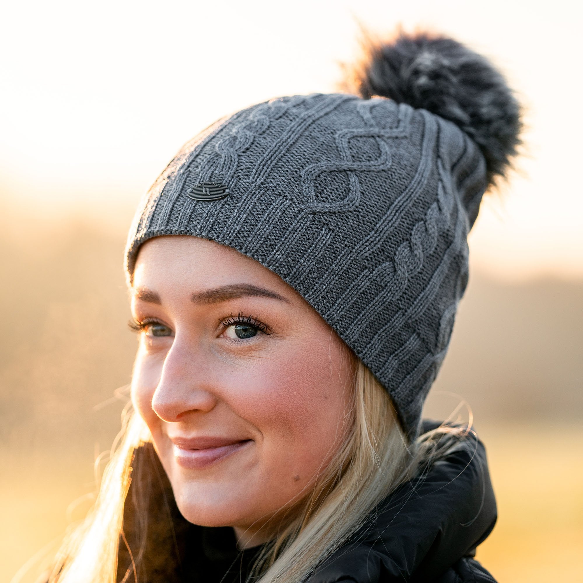 Rose Hat - Back on Track Danmark