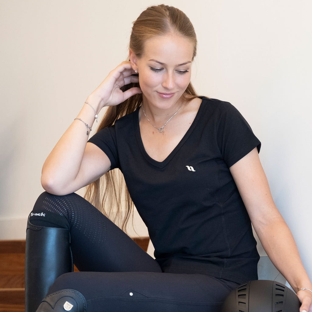 T-shirt med V-hals - Back on Track Danmark