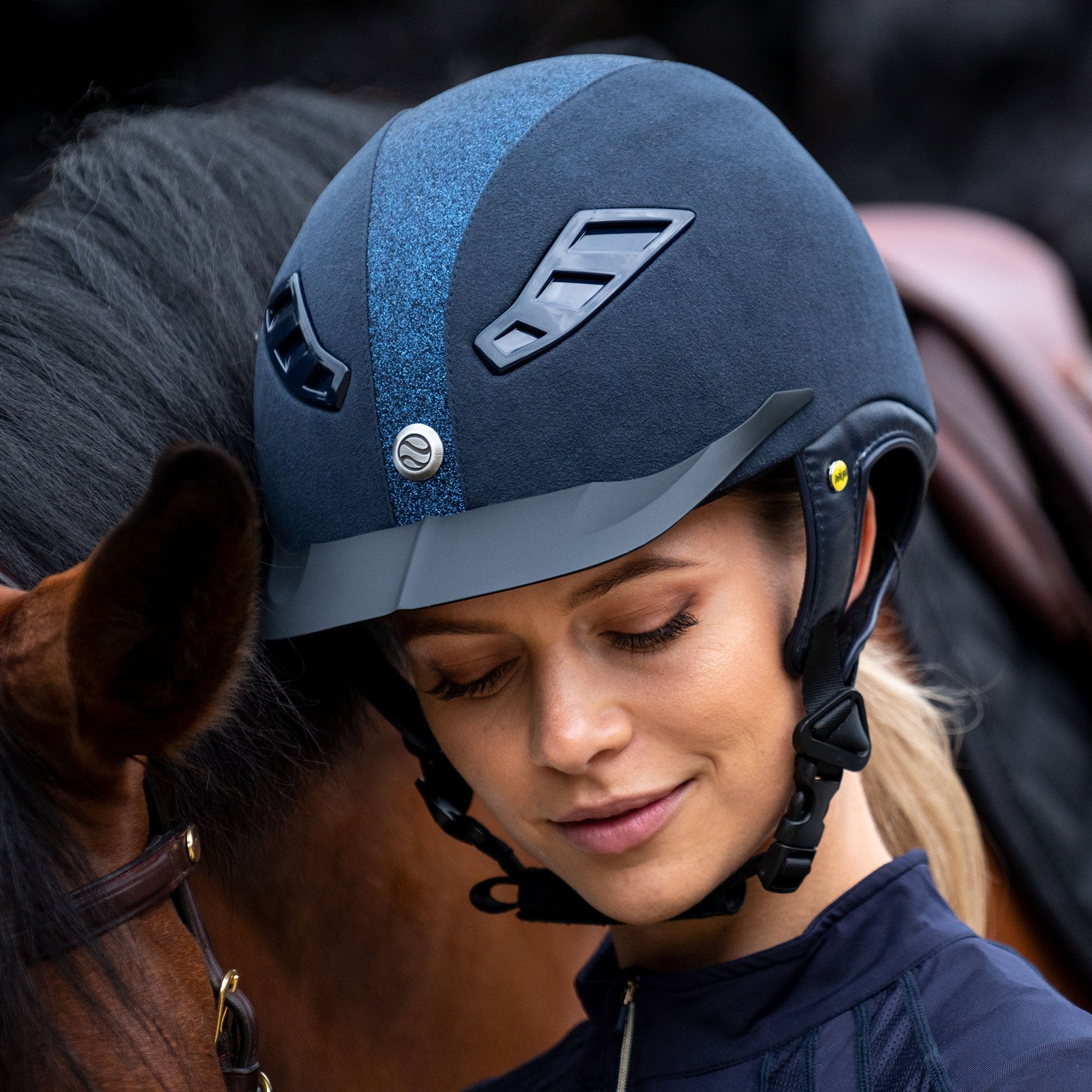EQ3 Lynx Glitter Hjelm Blå/Sand - Back on Track Danmark